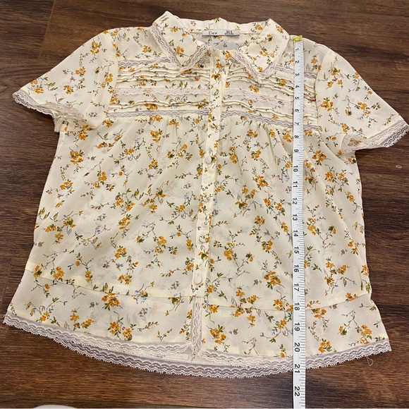 Floral blouse - Picture 11 of 12